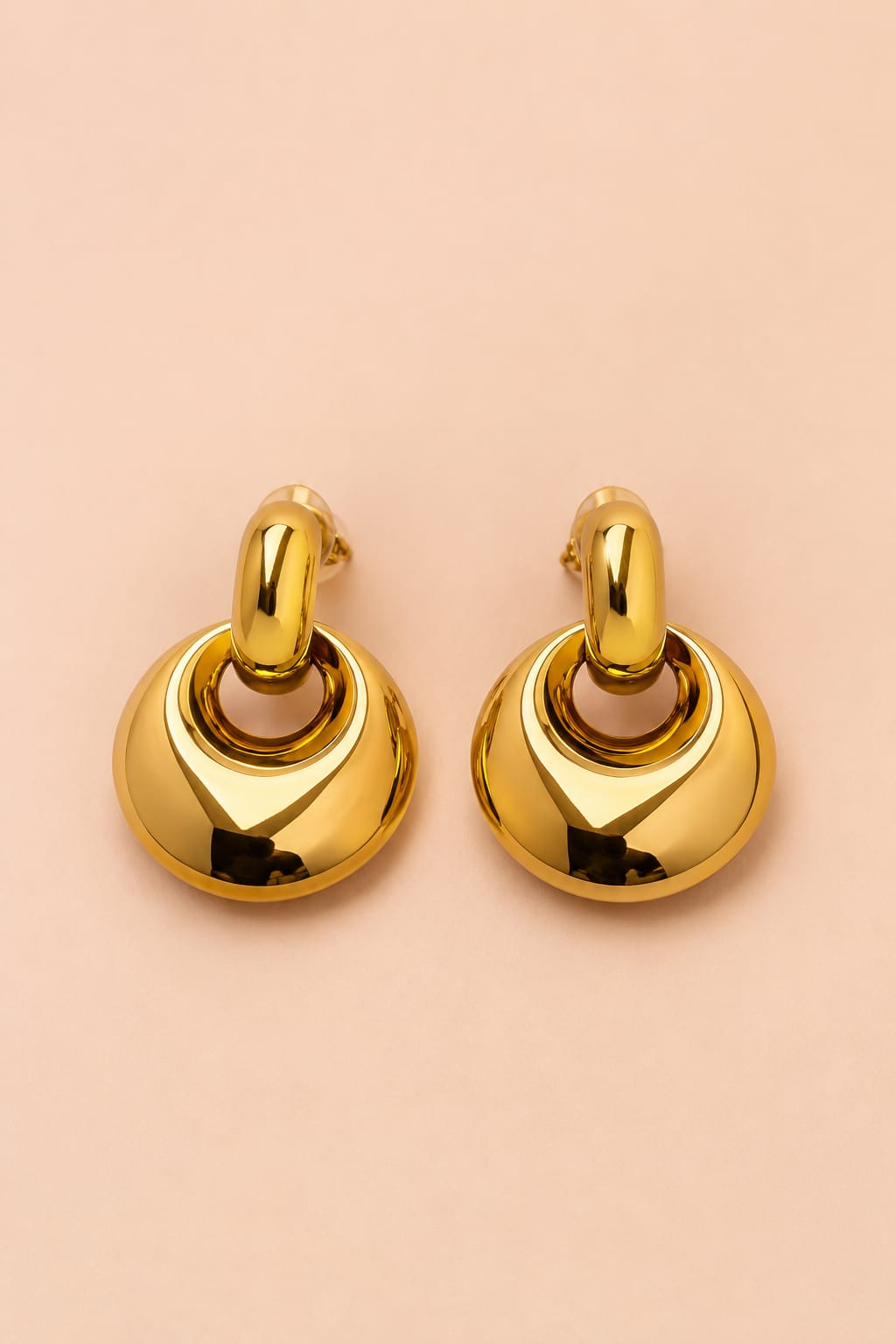 Front view of Valoria London Aurelia sculpted gold drop earrings with polished interlocking circular design